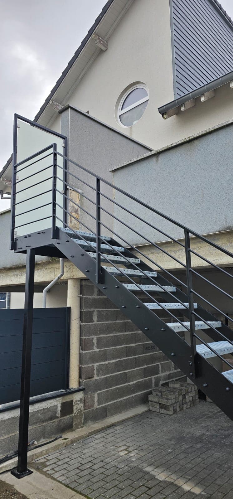 Escalier sur mesure réalisé par Profiler Métallerie en Moselle