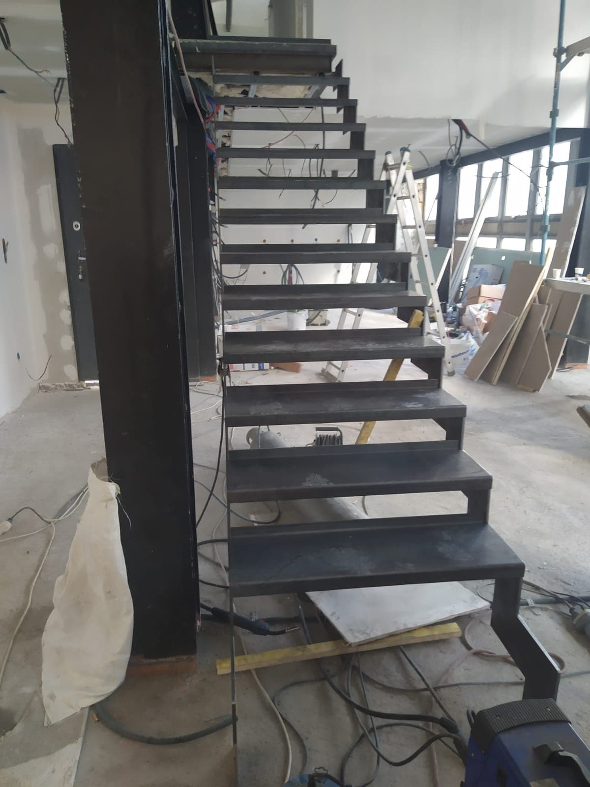 Escalier sur mesure réalisé par Profiler Métallerie en Moselle