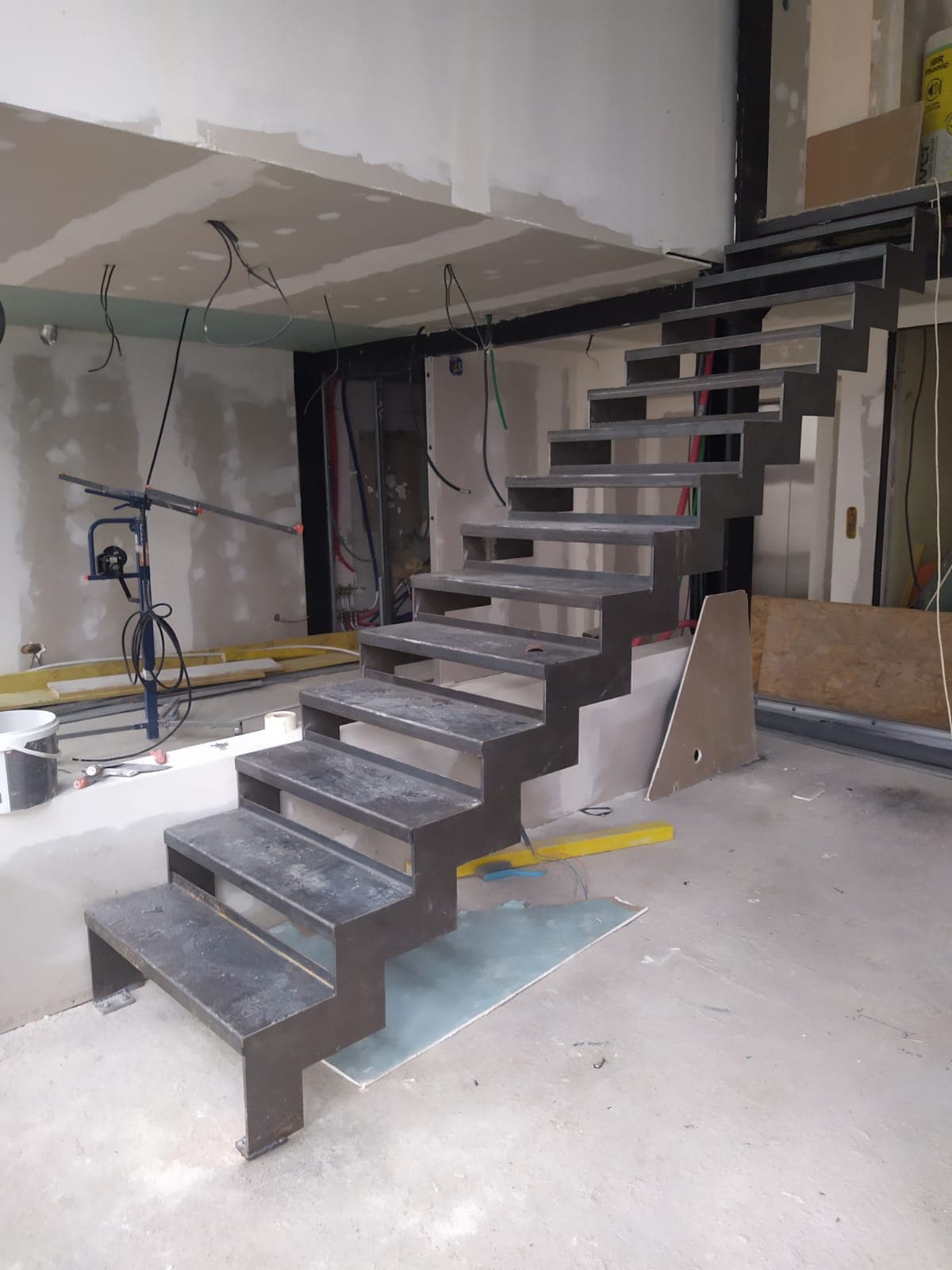 Escalier sur mesure réalisé par Profiler Métallerie en Moselle