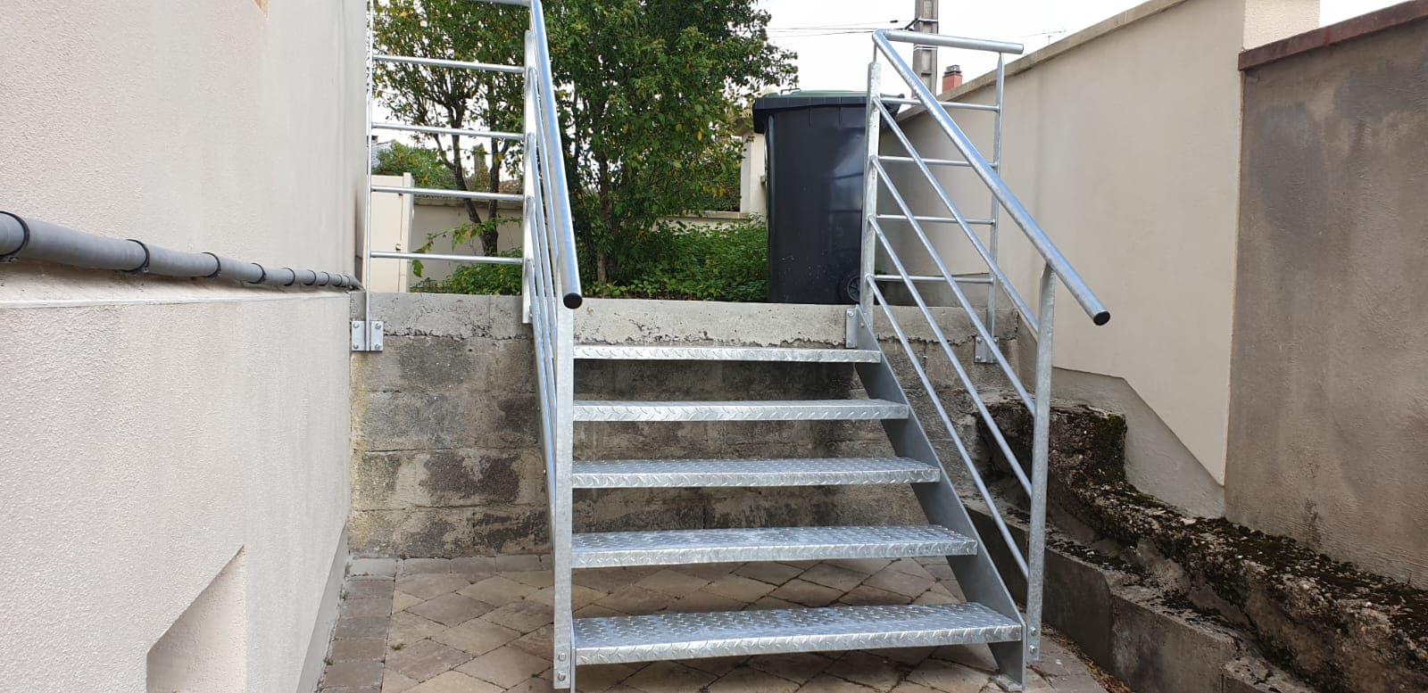 Escalier sur mesure réalisé par Profiler Métallerie en Moselle