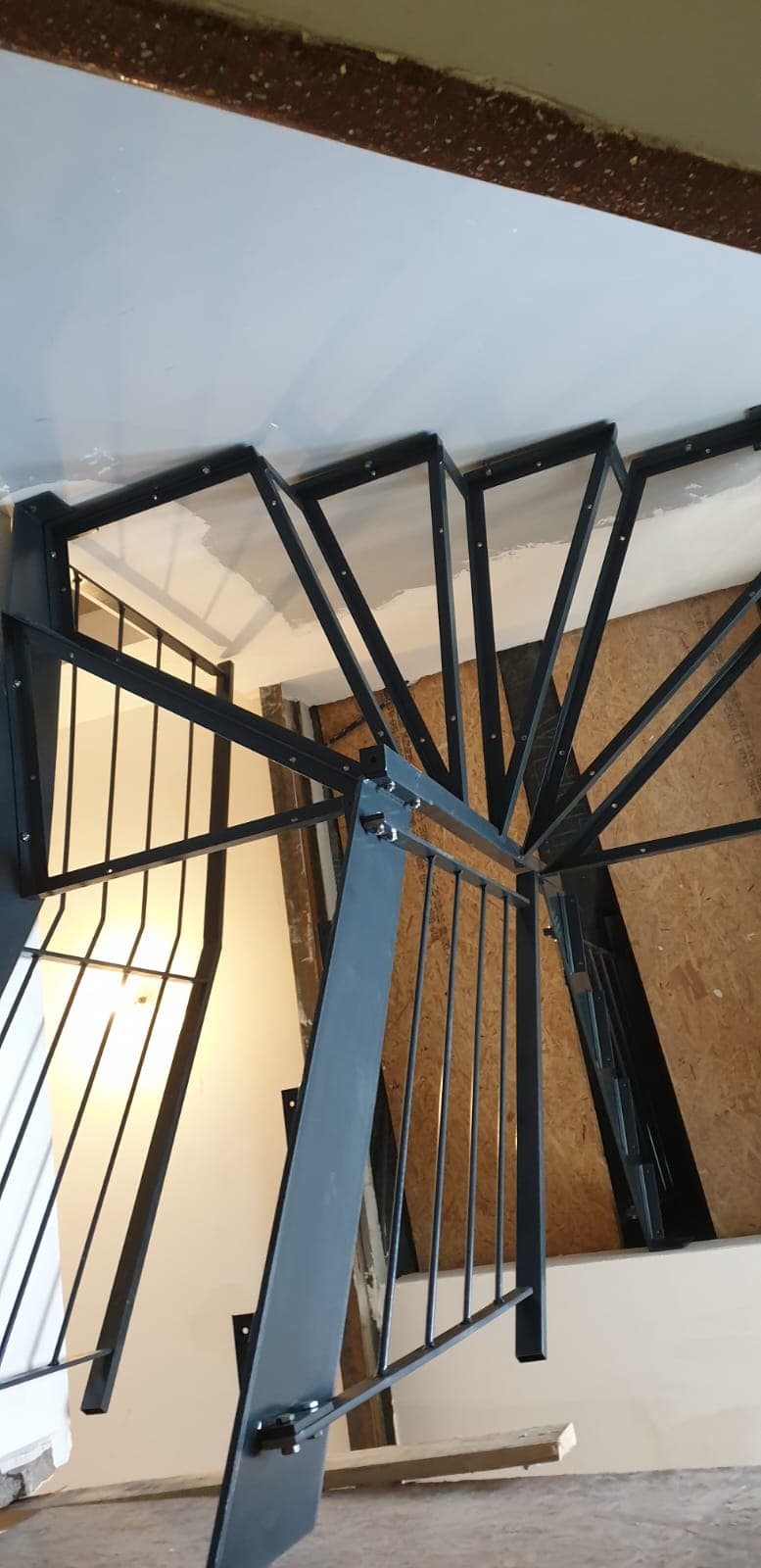 Escalier sur mesure réalisé par Profiler Métallerie en Moselle
